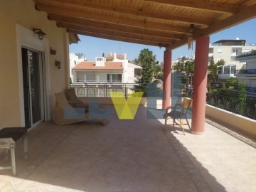 (For Sale) Residential Complex of buildings || East Attica/Voula - 460 Sq.m, 8 Bedrooms, 1.300.000€